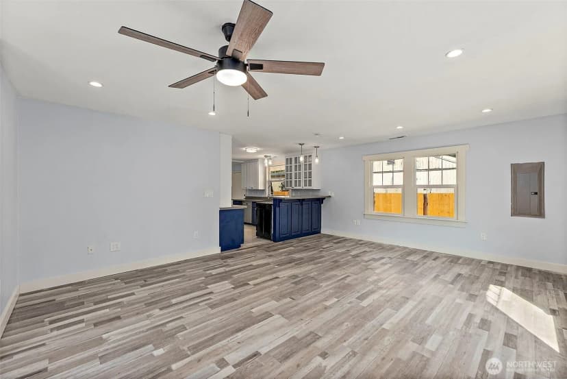 Property photo for 15306 Grant Avenue Sw, Lakewood photo 8