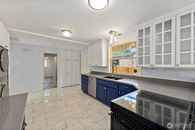Property photo for 15306 Grant Avenue Sw, Lakewood photo 6