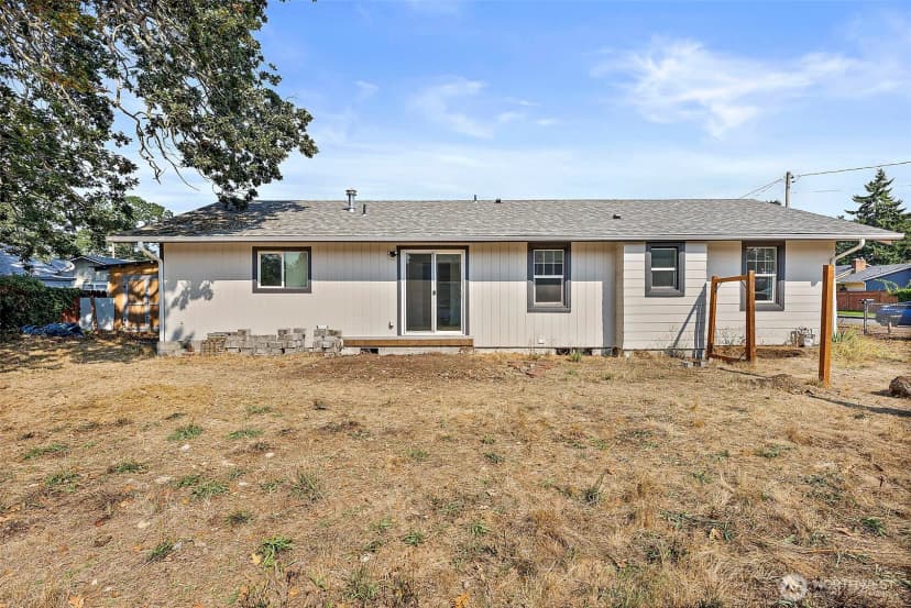 Property photo for 15306 Grant Avenue Sw, Lakewood photo 2