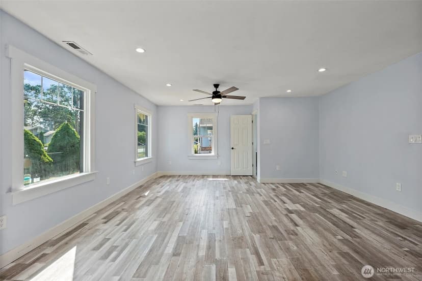 Property photo for 15306 Grant Avenue Sw, Lakewood photo 11
