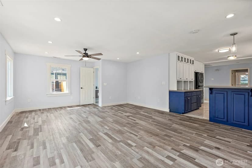 Property photo for 15306 Grant Avenue Sw, Lakewood photo 7