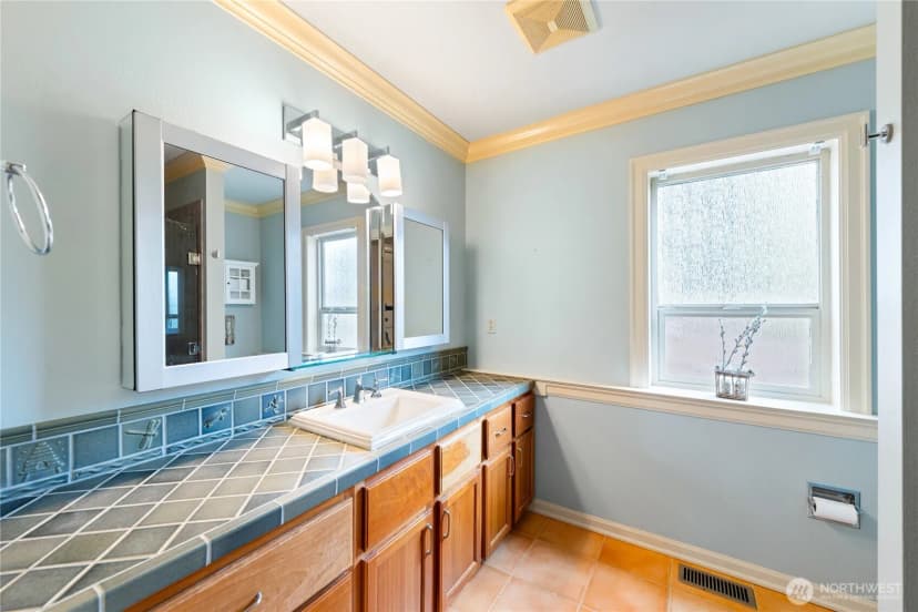 Property photo for 2911 Meridian Court, Anacortes photo 28