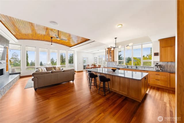 Property photo for 2911 Meridian Court, Anacortes photo 5