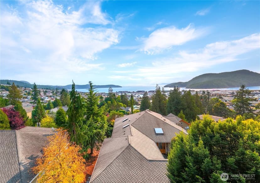Property photo for 2911 Meridian Court, Anacortes photo 3