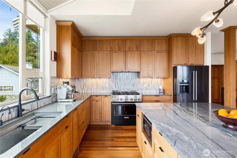 Property photo for 2911 Meridian Court, Anacortes photo 4