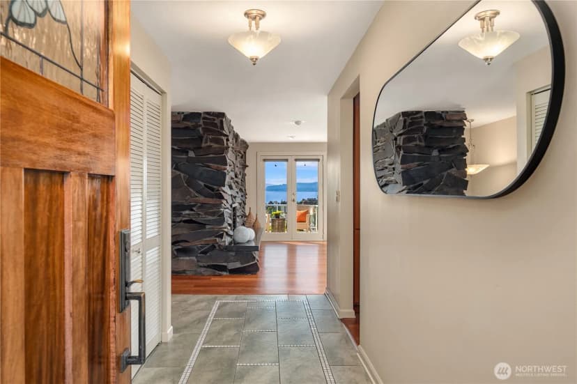 Property photo for 3326 58th Avenue Sw, Seattle photo 4