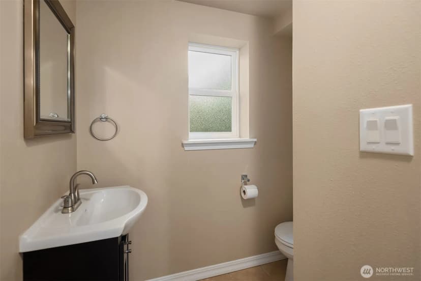 Property photo for 18710 64th Avenue W, Lynnwood photo 19
