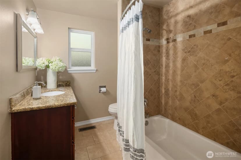 Property photo for 18710 64th Avenue W, Lynnwood photo 24