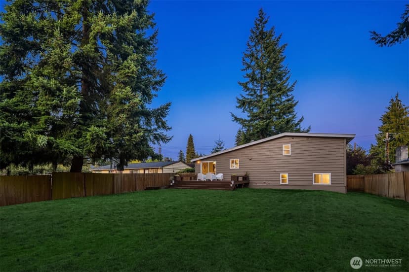 Property photo for 18710 64th Avenue W, Lynnwood photo 32