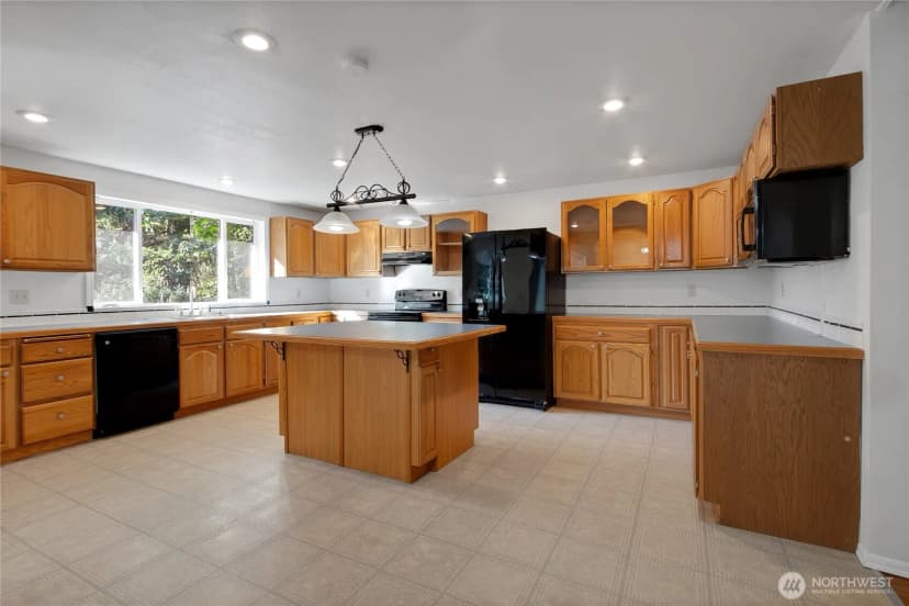Property photo for 213 346th Street E, Roy photo 12