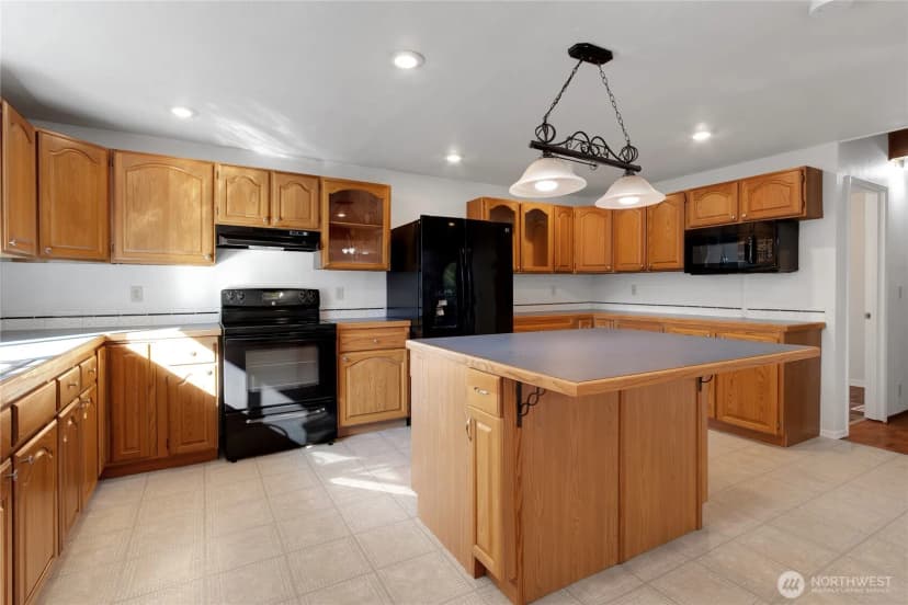 Property photo for 213 346th Street E, Roy photo 11