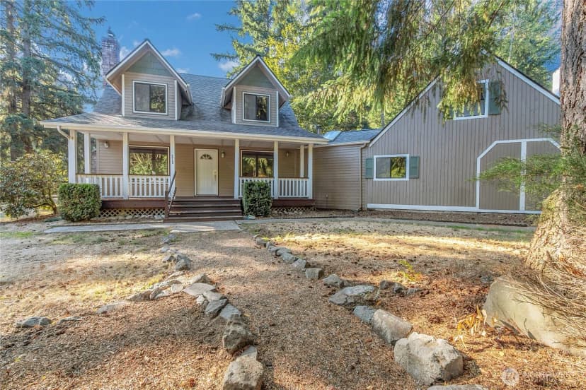 Property photo for 213 346th Street E, Roy