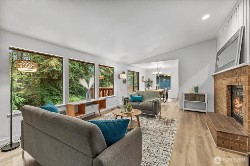 Property photo for 14407 Salal Drive, Edmonds photo 5