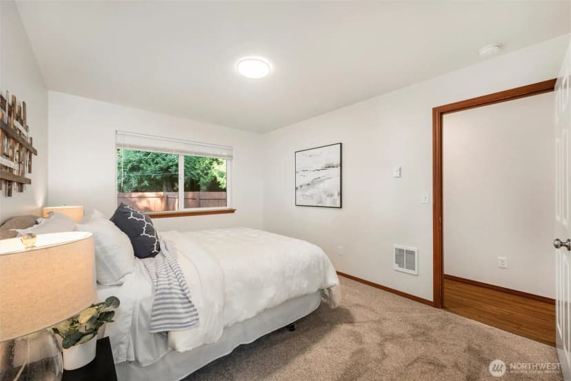 Property photo for 449 Oak Hill Lane, Burlington photo 13