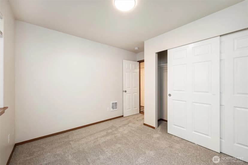 Property photo for 449 Oak Hill Lane, Burlington photo 22