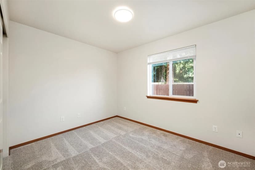 Property photo for 449 Oak Hill Lane, Burlington photo 21