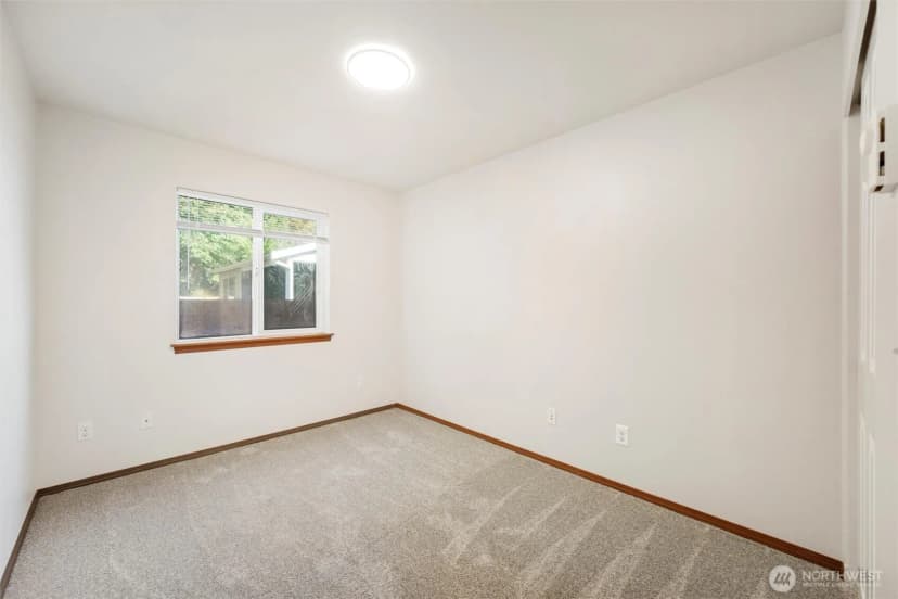 Property photo for 449 Oak Hill Lane, Burlington photo 17