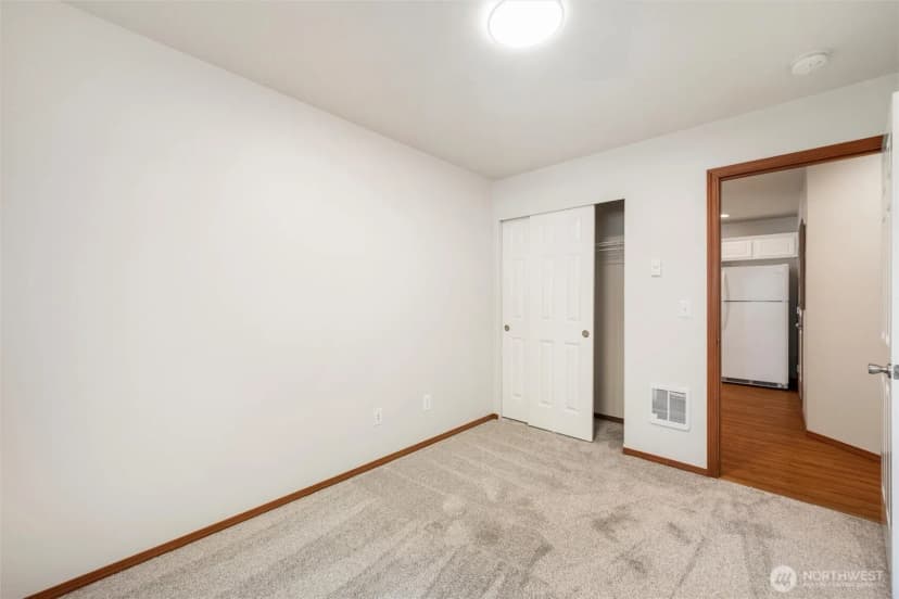 Property photo for 449 Oak Hill Lane, Burlington photo 18