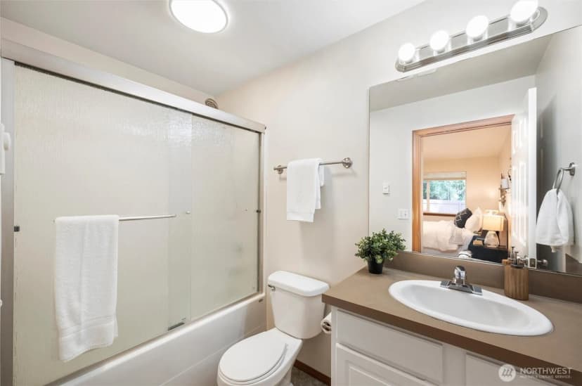 Property photo for 449 Oak Hill Lane, Burlington photo 15