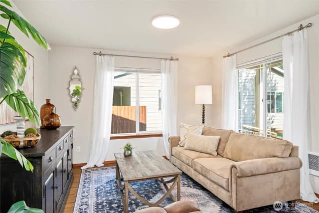 Property photo for 449 Oak Hill Lane, Burlington photo 3