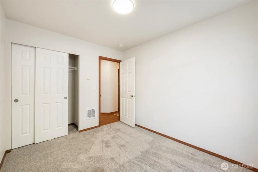 Property photo for 449 Oak Hill Lane, Burlington photo 19