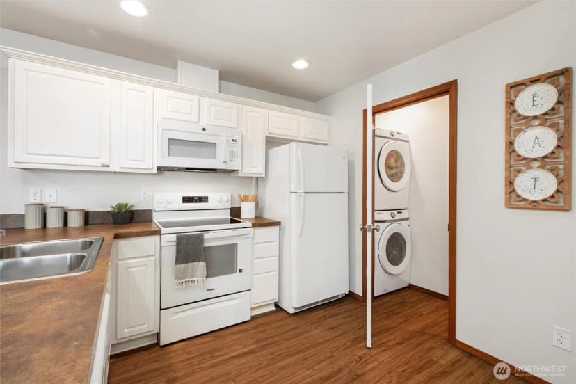 Property photo for 449 Oak Hill Lane, Burlington photo 8