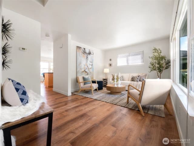 Property photo for 6736 29th Avenue S, Seattle photo 4