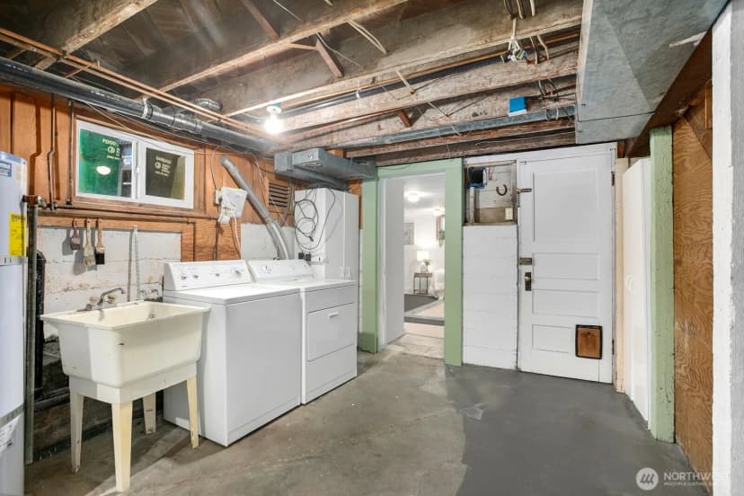 Property photo for 5037 Bowen Place S, Seattle photo 17