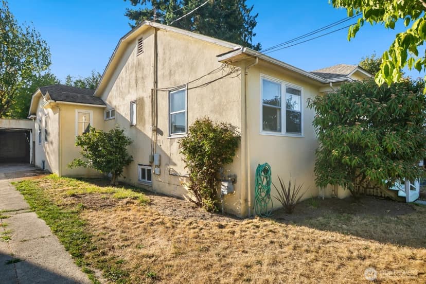 Property photo for 5037 Bowen Place S, Seattle photo 21