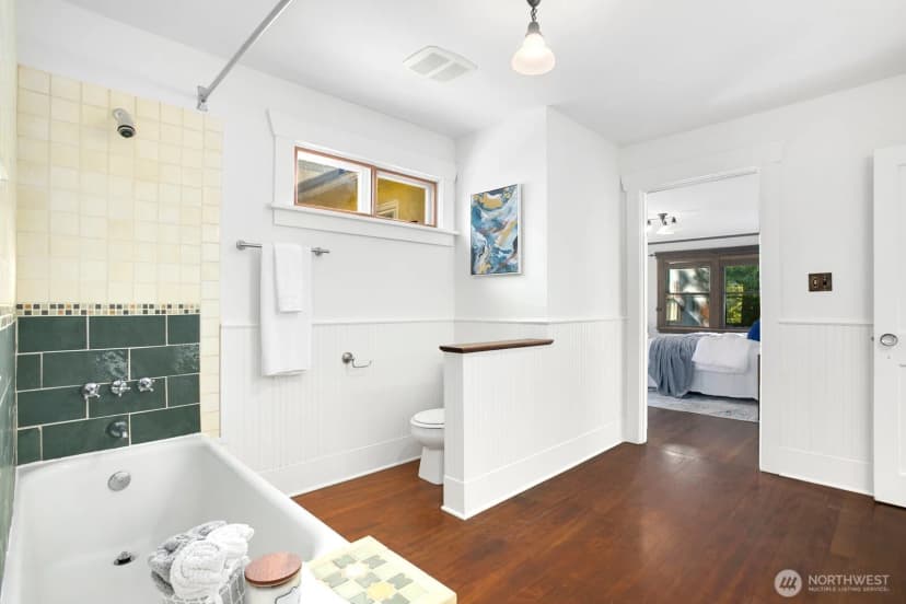 Property photo for 5037 Bowen Place S, Seattle photo 12