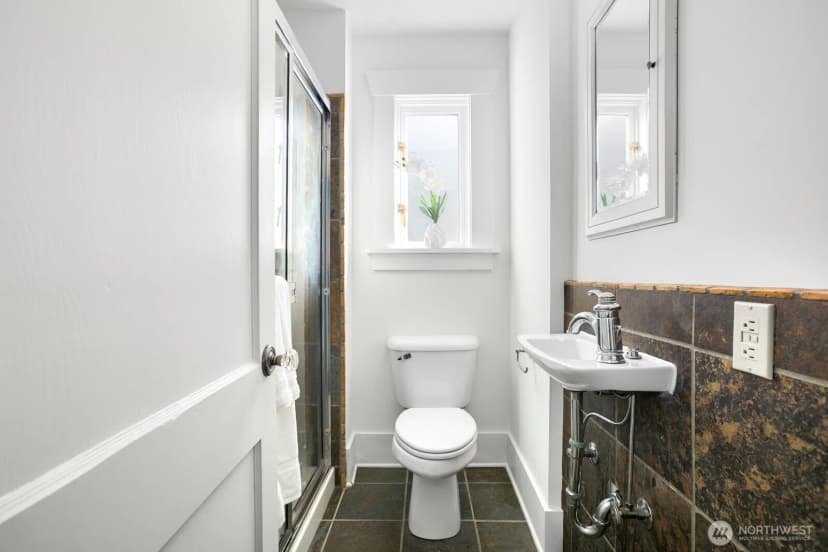 Property photo for 5037 Bowen Place S, Seattle photo 14