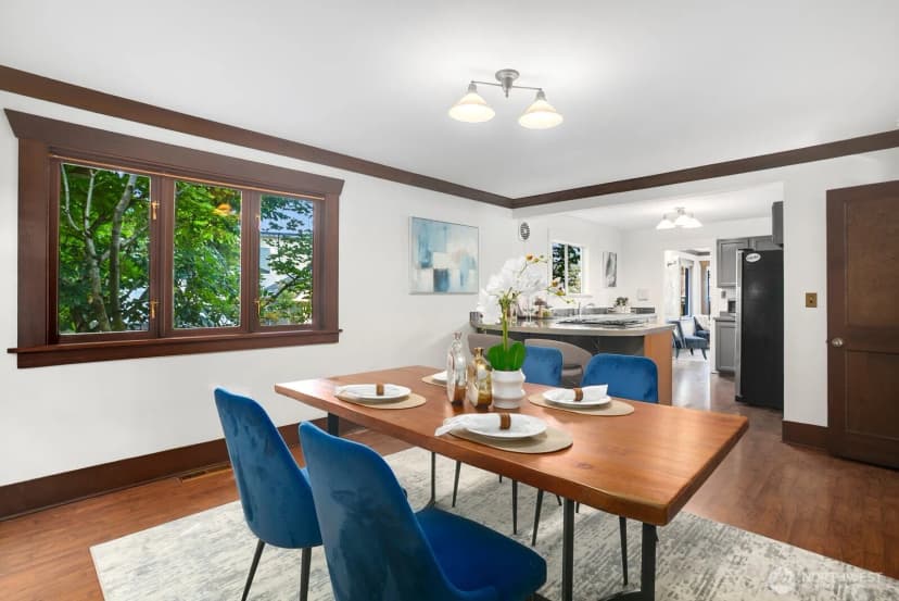 Property photo for 5037 Bowen Place S, Seattle photo 8