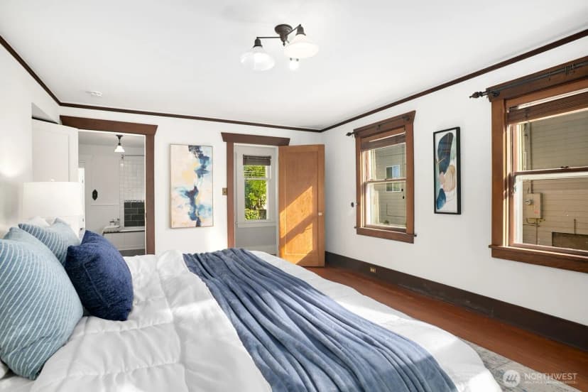 Property photo for 5037 Bowen Place S, Seattle photo 10