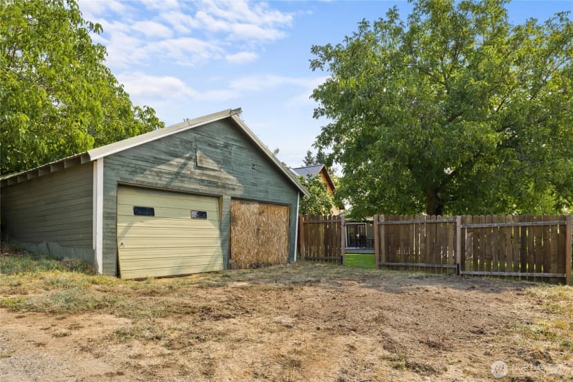 Property photo for 205 E Arizona Avenue, Roslyn photo 32