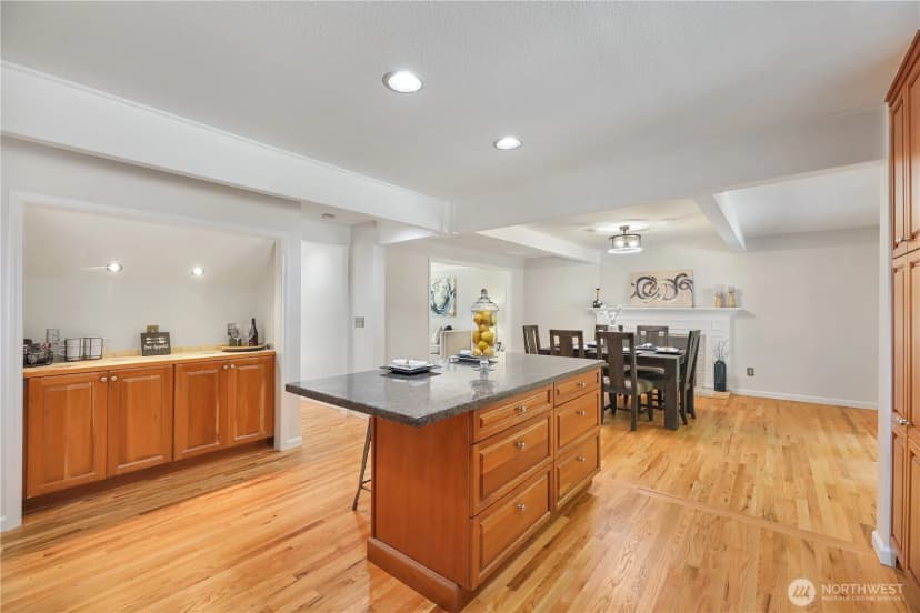 Property photo for 21700 Se 37th Street, Sammamish photo 11