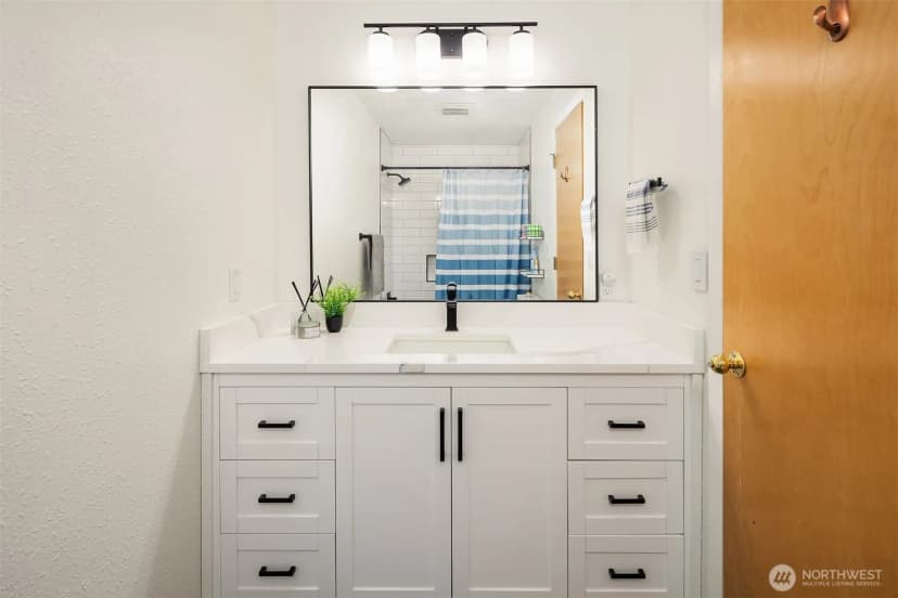 Property photo for 12079 Sunrise Drive Ne, Bainbridge Island photo 24