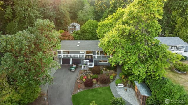 Property photo for 12079 Sunrise Drive Ne, Bainbridge Island photo 2