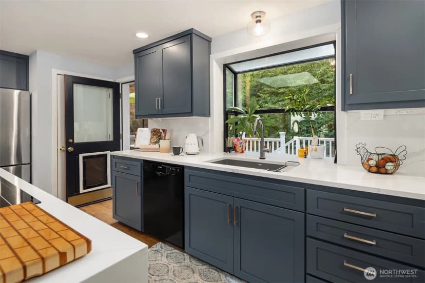 Property photo for 12079 Sunrise Drive Ne, Bainbridge Island photo 9