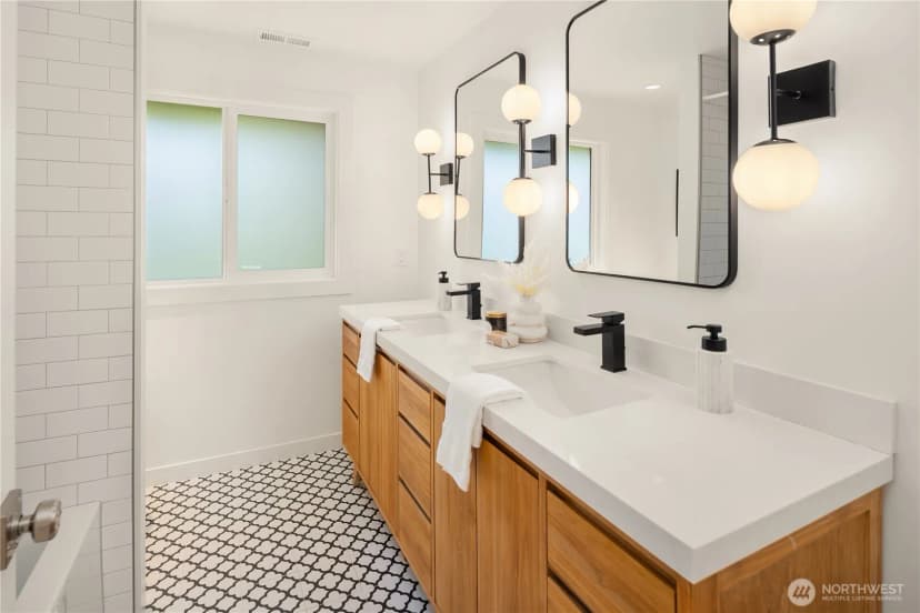 Property photo for 10706 12th Avenue Nw, Seattle photo 22
