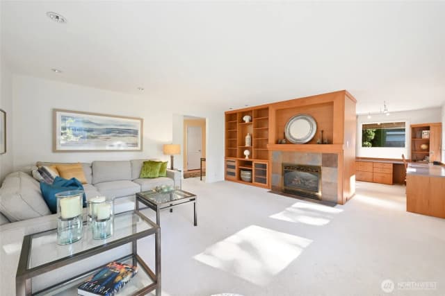 Property photo for 15047 12th Street Ne, Bellevue photo 3
