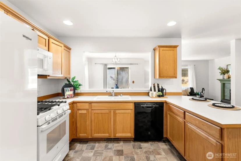 Property photo for 11051 Pansy Place Nw, Silverdale photo 12