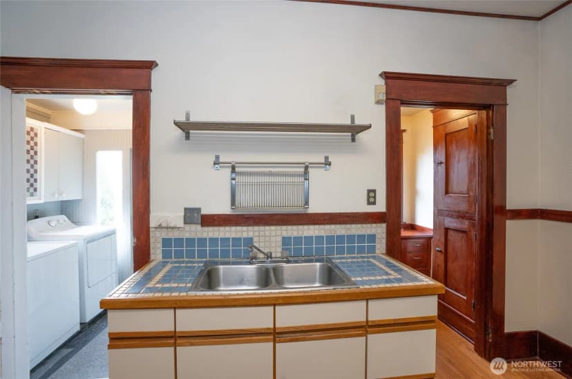 Property photo for 621 N Pine Street, Tacoma photo 16