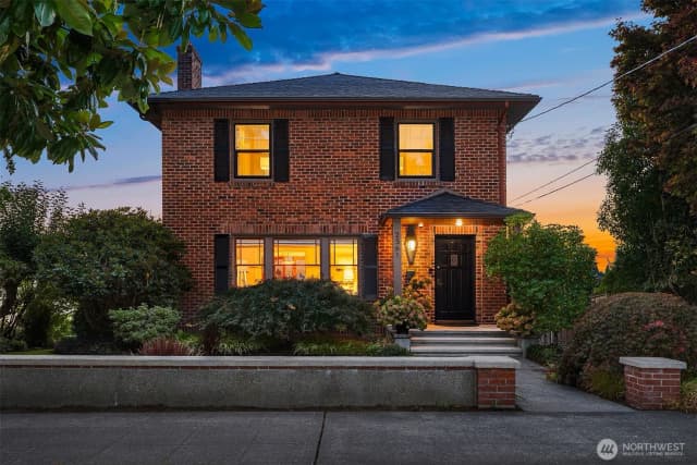 Property photo for 2561 28th Avenue W, Seattle