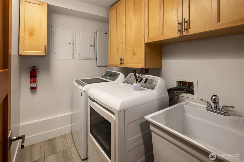 Property photo for 2209 12th Avenue W, Seattle photo 17