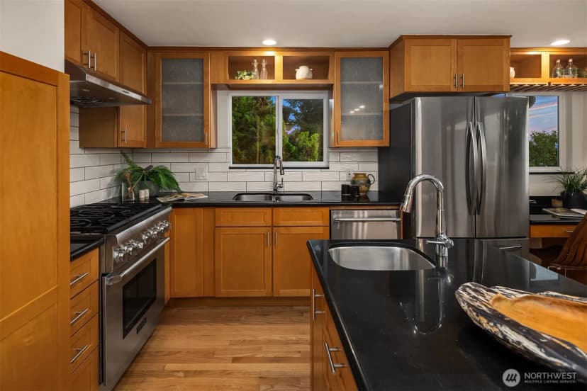 Property photo for 2209 12th Avenue W, Seattle photo 6