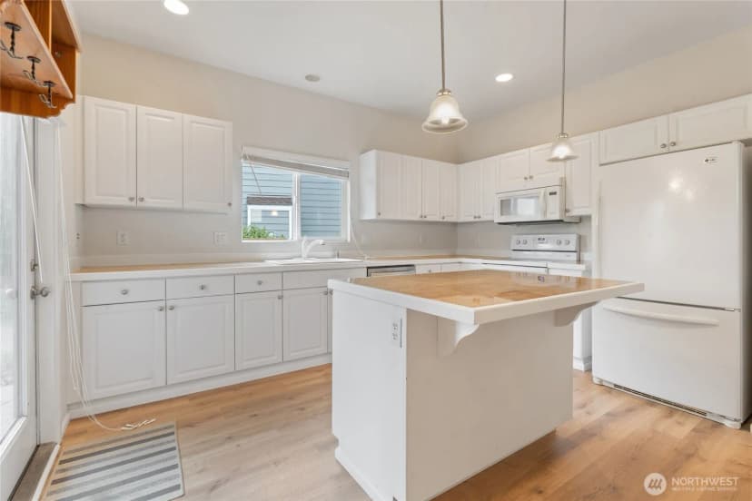 Property photo for 16919 165th Place Se, Renton photo 11