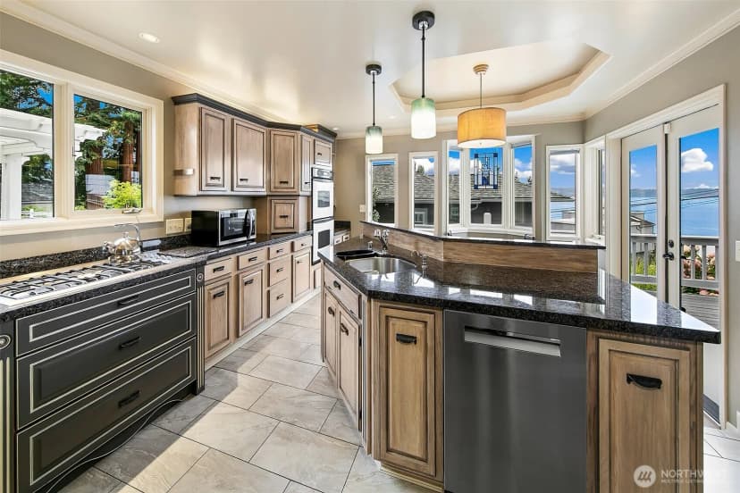Property photo for 16905 35th Avenue Sw, Burien photo 10