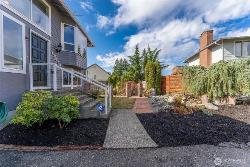 Property photo for 12025 9th Ct Sw, Burien photo 3