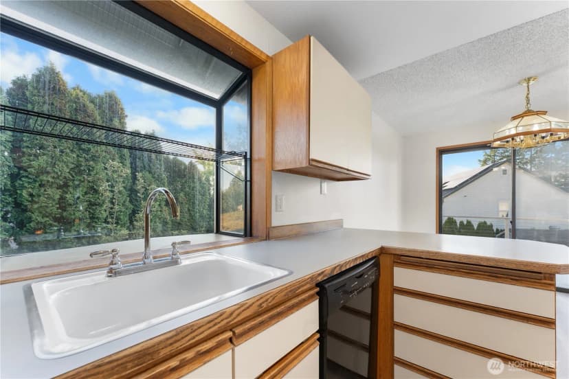Property photo for 12025 9th Ct Sw, Burien photo 14