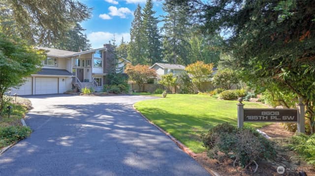 Property photo for 8608 185th Place Sw, Edmonds photo 2